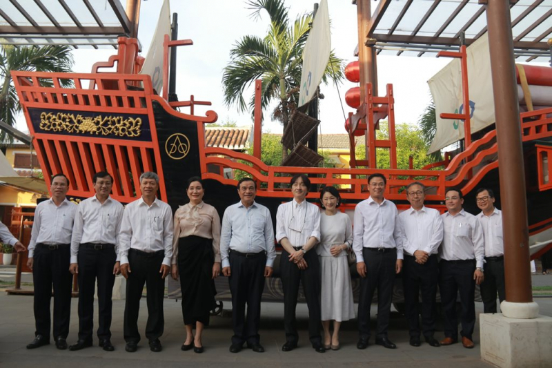 Hoàng thái tử và Công nương Nhật Bản thăm phố cổ Hội An -2