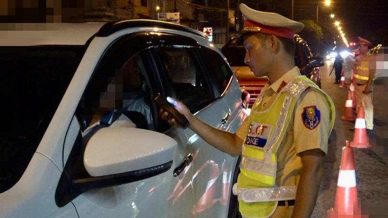 Huy động các lực lượng xử lý vi phạm giao thông đường bộ -0