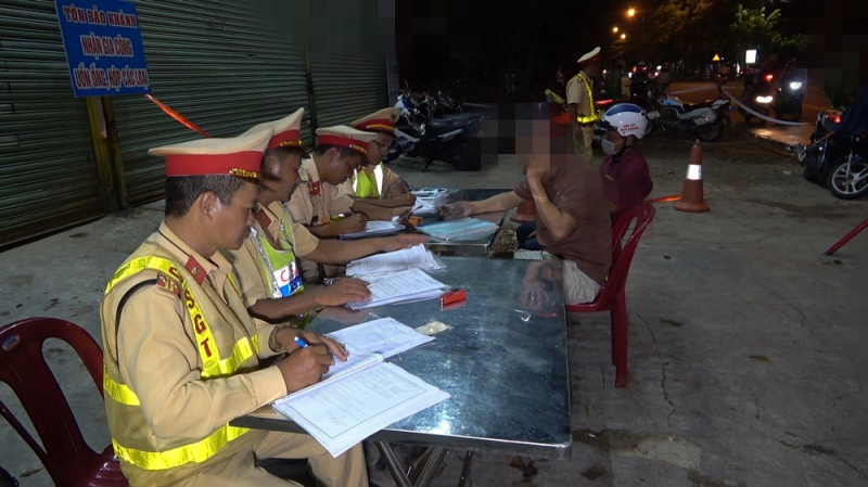 Huy động các lực lượng xử lý vi phạm giao thông đường bộ -0