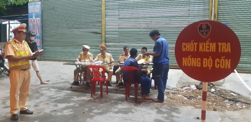 Huy động các lực lượng xử lý vi phạm giao thông đường bộ -0