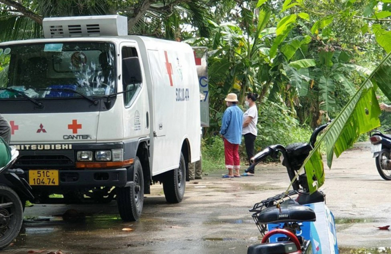 Thi thể bé gái dưới sông Sài Gòn được mẹ bồng bỏ nhà đi trước đó -0