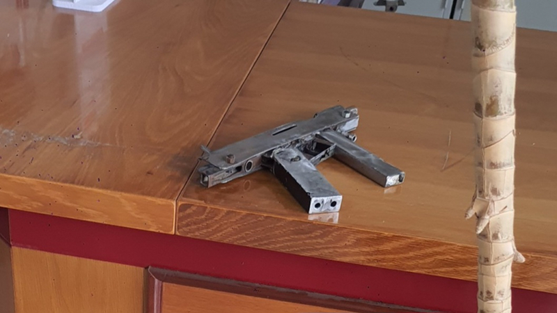  Đang truy bắt đối tượng dùng súng tự chế cướp phòng giao dịch ngân hàng ở Tiền Giang -0