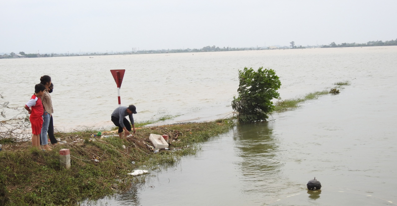 Công an Quảng Trị sẵn sàng giúp dân ứng phó với mưa lũ -0