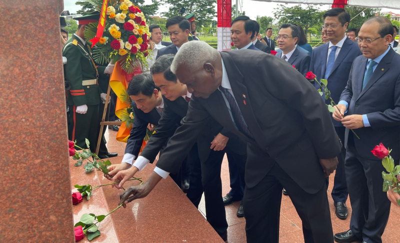 Long trọng Lễ kỷ niệm 50 năm Chủ tịch Cuba Fidel Castro thăm vùng giải phóng miền Nam Việt Nam -0