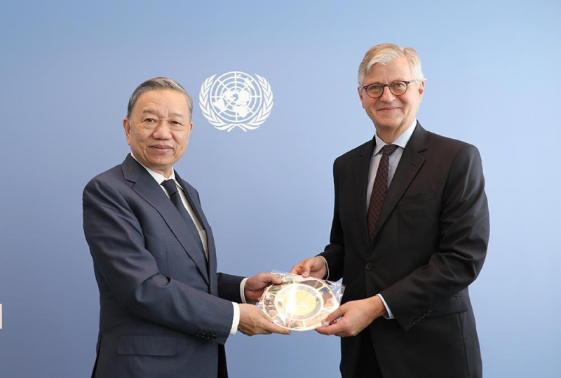 Minister To Lam meets with UN Deputy Secretary General for Peace Operation -0