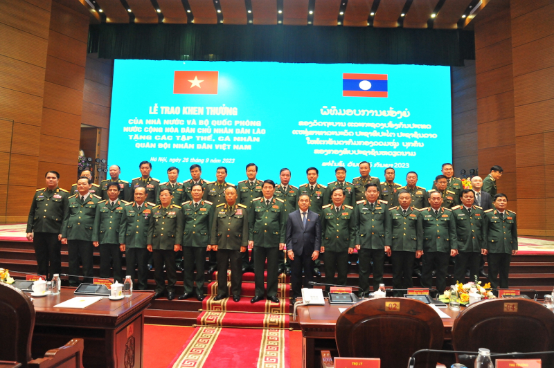 19 tập thể và 49 cá nhân của QĐND Việt Nam được Nhà nước và Bộ Quốc phòng khen thưởng -0