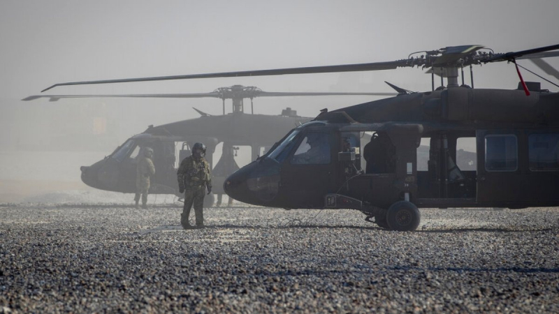 Đặc nhiệm Mỹ đổ bộ trực thăng, bắt sống thủ lĩnh IS ở Syria -0