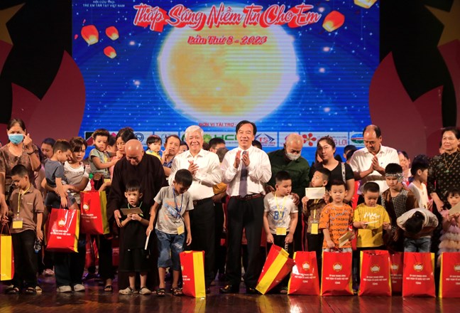 “Thắp sáng niềm tin cho em” giúp trẻ em khuyết tật vượt mặc cảm, tự ti -0