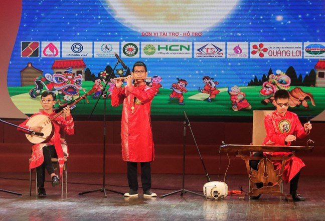 “Thắp sáng niềm tin cho em” giúp trẻ em khuyết tật vượt mặc cảm, tự ti -0