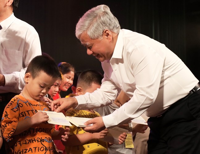 “Thắp sáng niềm tin cho em” giúp trẻ em khuyết tật vượt mặc cảm, tự ti -0