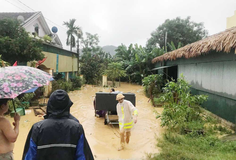 Công an Nghệ An: Khẩn trương giúp dân khắc phục hậu quả mưa lớn kéo dài -0