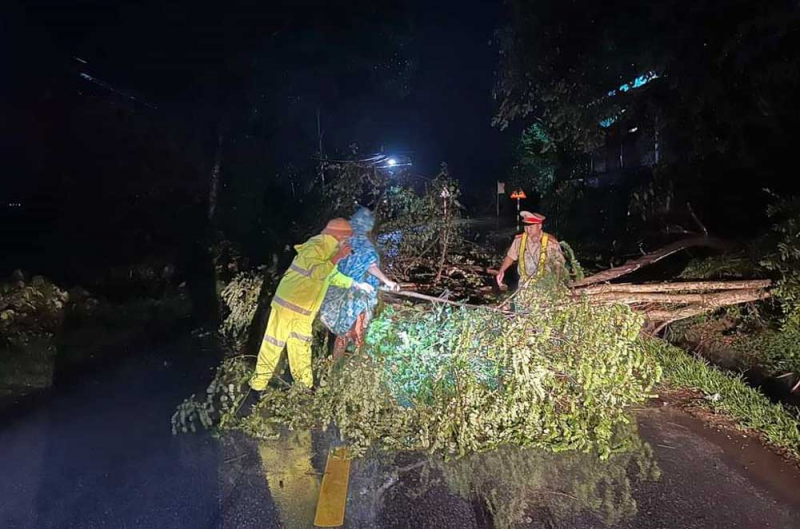 Công an Nghệ An: Khẩn trương giúp dân khắc phục hậu quả mưa lớn kéo dài -1