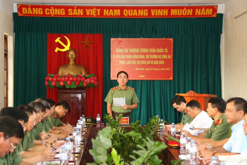 Deputy Minister Tran Quoc To works with communal police in Bac Ninh -0