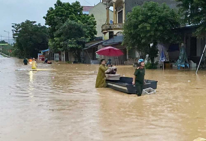 Công an Nghệ An: Khẩn trương giúp dân khắc phục hậu quả mưa lớn kéo dài -2