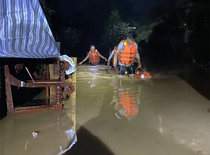 Công an tỉnh Nghệ An tập trung ứng phó và khắc phục hậu quả của lũ lụt -0