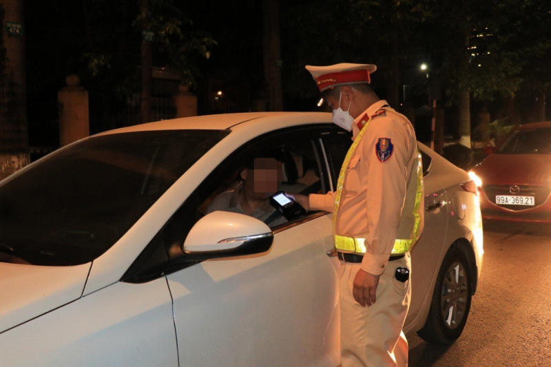 Khởi tố cán bộ Ngân hàng vi phạm nồng độ cồn, đấm CSGT -0