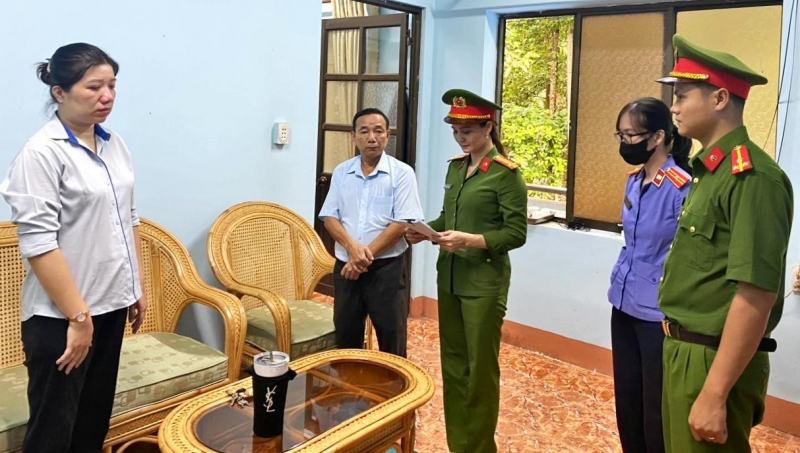 Bắt nguyên kế toán Chi nhánh văn phòng đất đai tại Bình Phước  -0