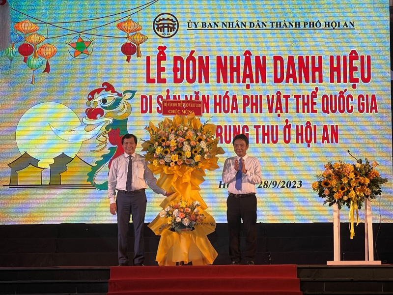 Hội An đón nhận danh hiệu Di sản văn hóa phi vật thể quốc gia Tết Trung thu -1