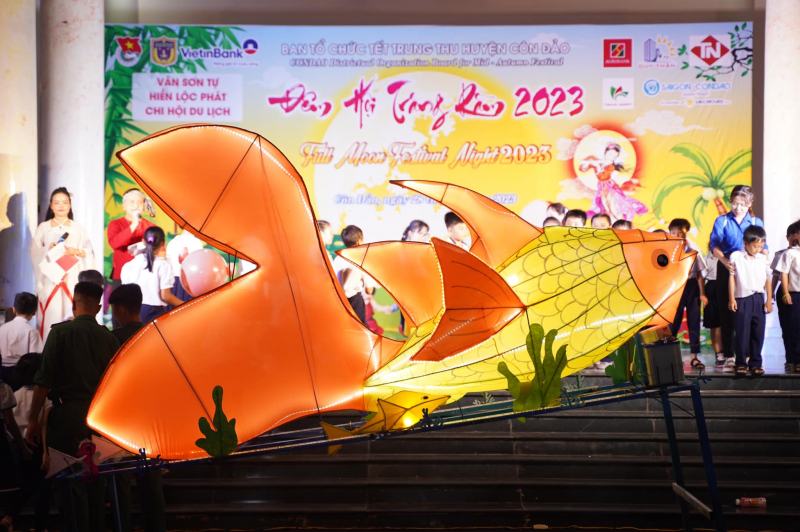 Hàng ngàn người tham dự Đêm hội Trăng rằm ở Côn Đảo -0