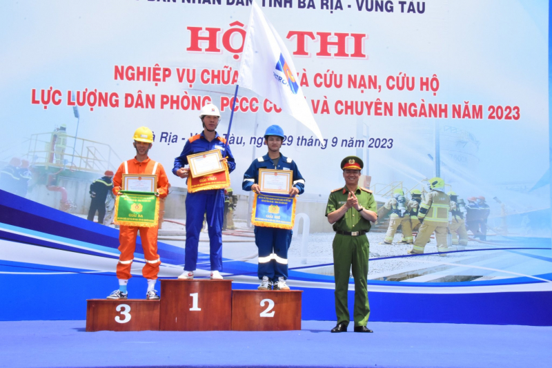 Bà Rịa-Vũng Tàu: Gần 400 vận động viên tham gia Hội thi nghiệp vụ chữa cháy và CNCH  -0