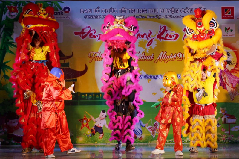 Hàng ngàn người tham dự Đêm hội Trăng rằm ở Côn Đảo -1