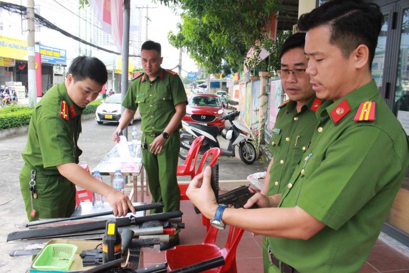 Phát huy sức dân trong đấu tranh, phòng, chống vi phạm pháp luật về vũ khí, vật liệu nổ -1