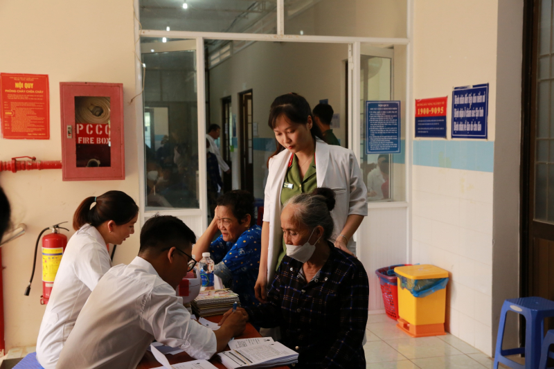 Cụm thi đua số 7 - Bộ Công an dâng hương tưởng nhớ các Anh hùng Liệt sĩ tại Côn Đảo -1