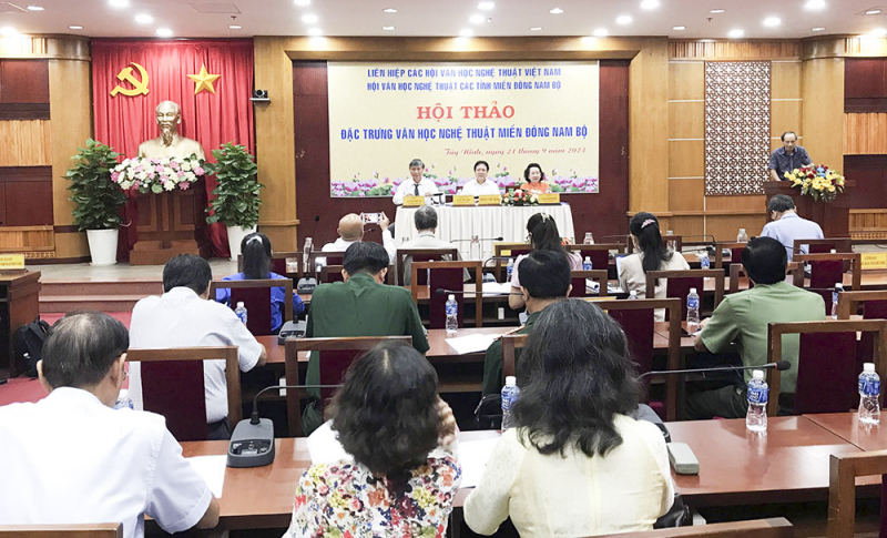 hoi thao vhnt dong nam bo.jpg -0