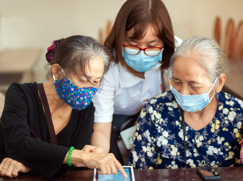 nghề viết hồi ký cho người già đang khá thịnh hành-ảnh hà đan- báo tiền phong copy.jpg -1
