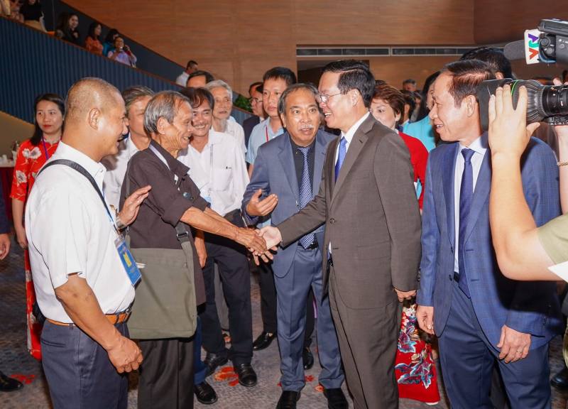 Chủ tịch nước Võ Văn Thưởng dự Hội nghị nhà văn lão thành Việt Nam lần thứ Nhất tại Hải Phòng -0