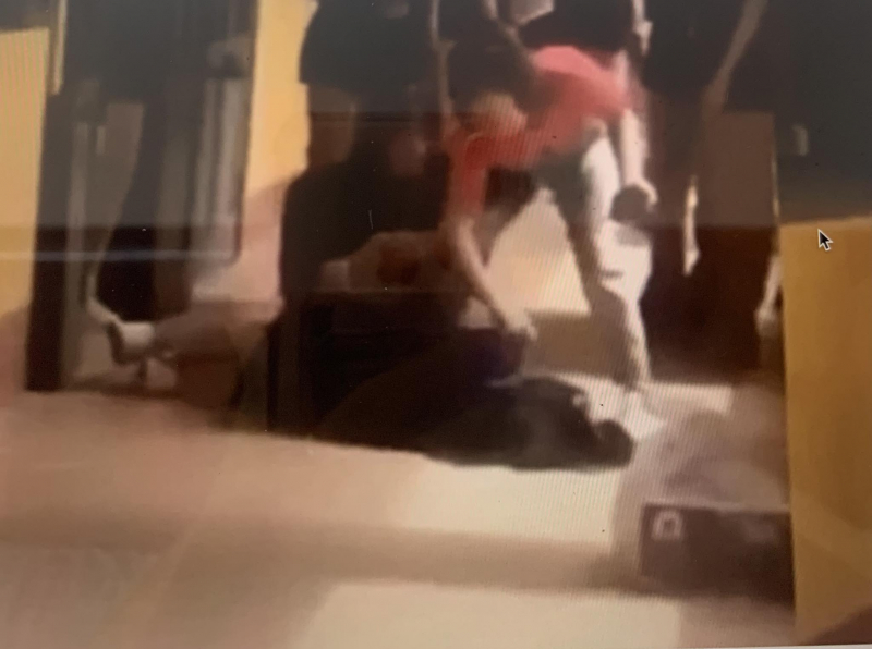 Điều chuyển giáo viên chủ nhiệm trong clip nữ sinh quỳ khóc ở cửa lớp -0