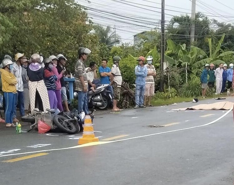 Bị xe khách tông tử vong sau khi va chạm với xe đạp điện của cụ ông  -0