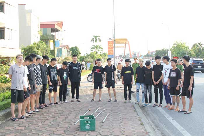 Tạm giữ hình sự 13 đối tượng gây rối trật tự công cộng -0
