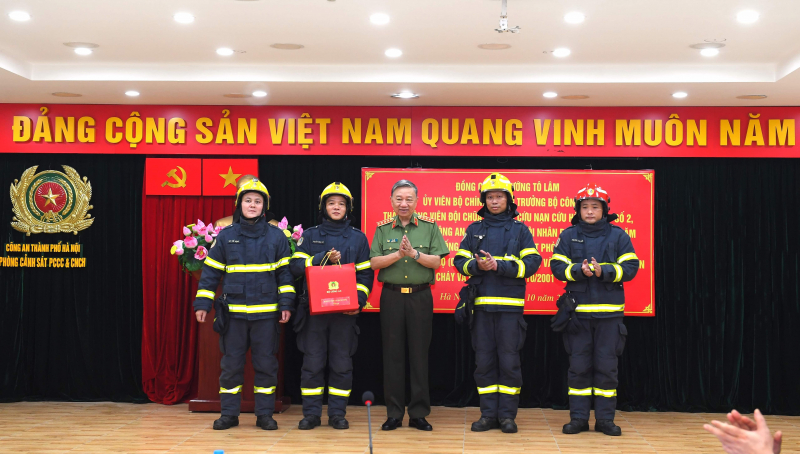 Bộ trưởng Tô Lâm thăm, làm việc tại Đội chữa cháy và cứu nạn, cứu hộ khu vực số 2 -0