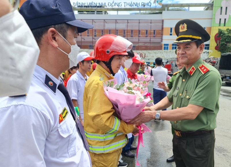 Hơn 1.000 người tham gia diễn tập thực binh PCCC và CNCH tại Bệnh viện Nhi đồng thành phố -2