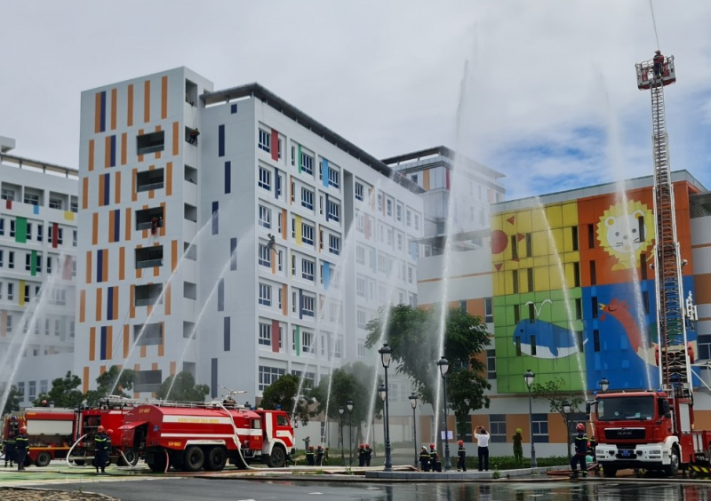 Hơn 1.000 người tham gia diễn tập thực binh PCCC và CNCH tại Bệnh viện Nhi đồng thành phố -1