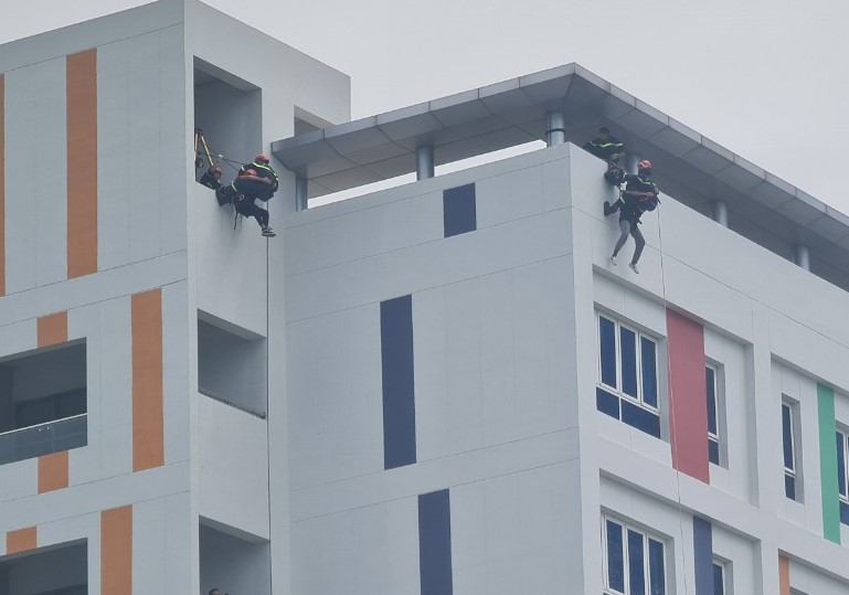 Hơn 1.000 người tham gia diễn tập thực binh PCCC và CNCH tại Bệnh viện Nhi đồng thành phố -2