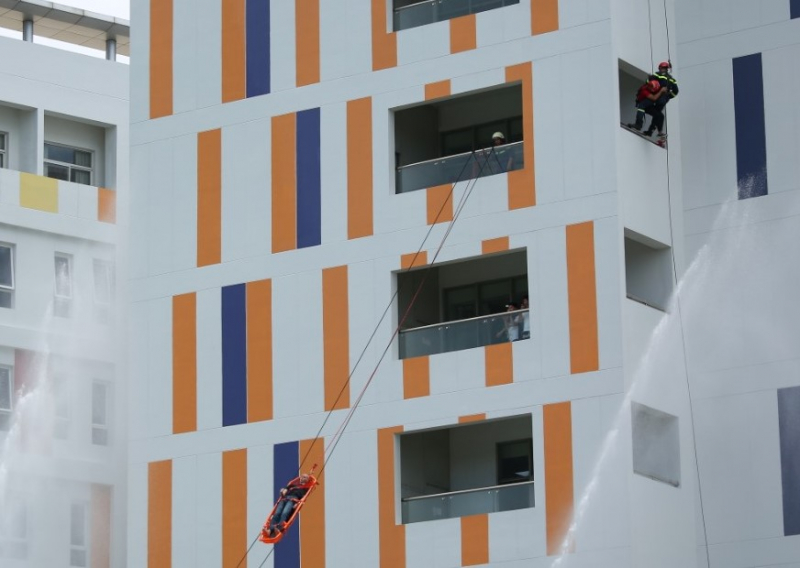 Hơn 1.000 người tham gia diễn tập thực binh PCCC và CNCH tại Bệnh viện Nhi đồng thành phố -4