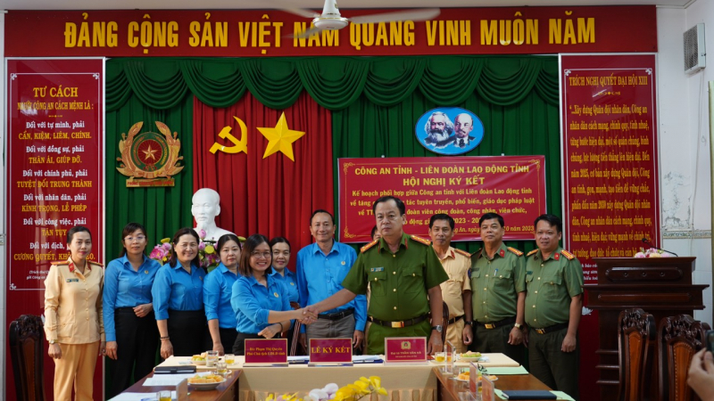 Phổ biến, giáo dục pháp luật về TTATGT trong đoàn viên công đoàn, công nhân, viên chức, lao động -0