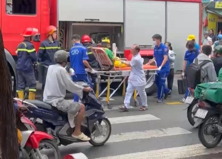 Người phụ nữ bị máy ép nước mía cuốn nát bàn tay -1