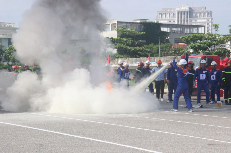 Ấn tượng các vận động viên “nhí” tranh tài tại Hội thao nghiệp vụ chữa cháy và cứu nạn, cứu hộ -0