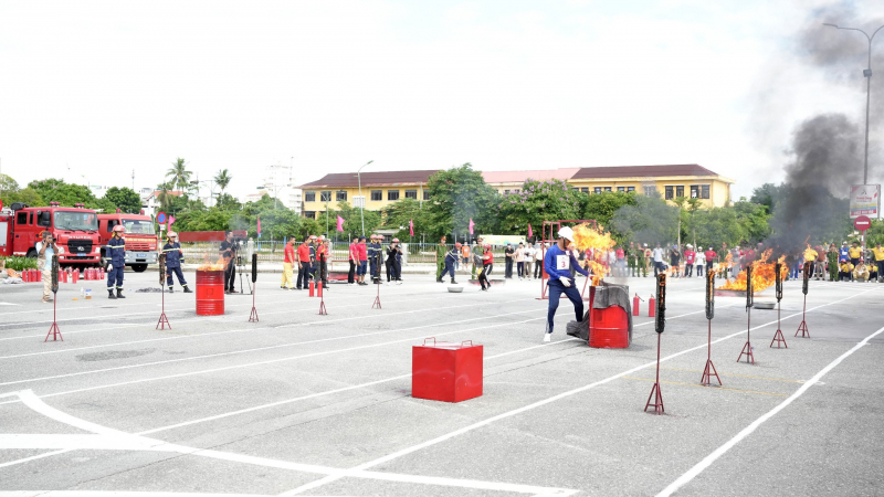 Ấn tượng các vận động viên “nhí” tranh tài tại Hội thao nghiệp vụ chữa cháy và cứu nạn, cứu hộ -0