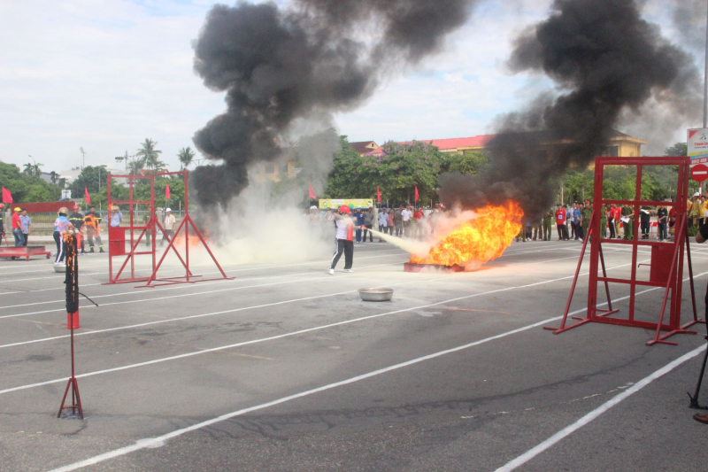 Ấn tượng các vận động viên “nhí” tranh tài tại Hội thao nghiệp vụ chữa cháy và cứu nạn, cứu hộ -0