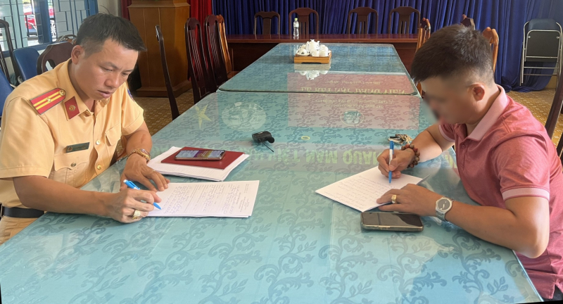 Xử lý người báo chốt kiểm tra nồng độ cồn lên mạng xã hội -0