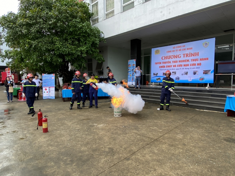 Cơ hội tốt để rèn luyện kỹ năng thoát hiểm, tự cứu bản thân mình trước các sự cố cháy nổ -0