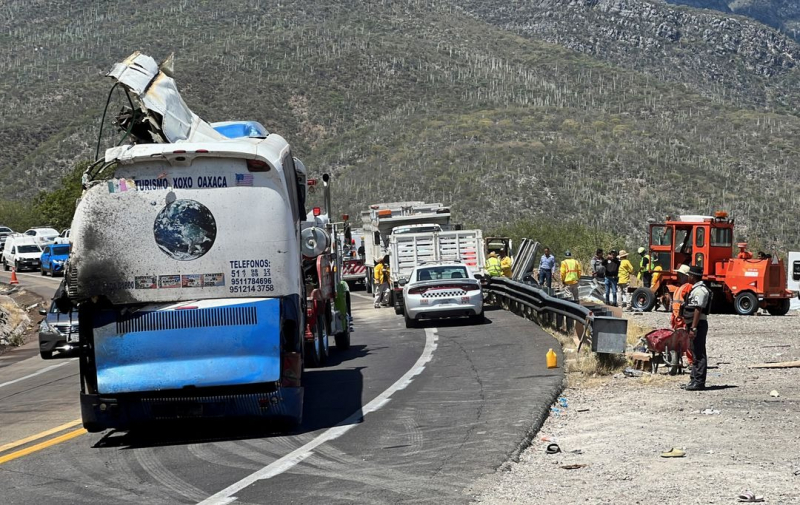 Lật xe buýt chở người di cư tại Mexico khiến hơn 40 người thương vong -0