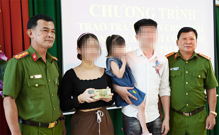 Cháu bé 3 tuổi được giải cứu như thế nào? -0