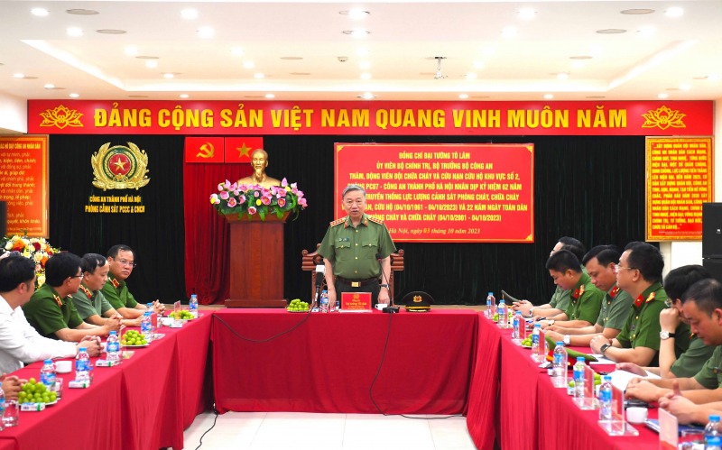 Minister To Lam visits fire and rescue unit in Hanoi -0