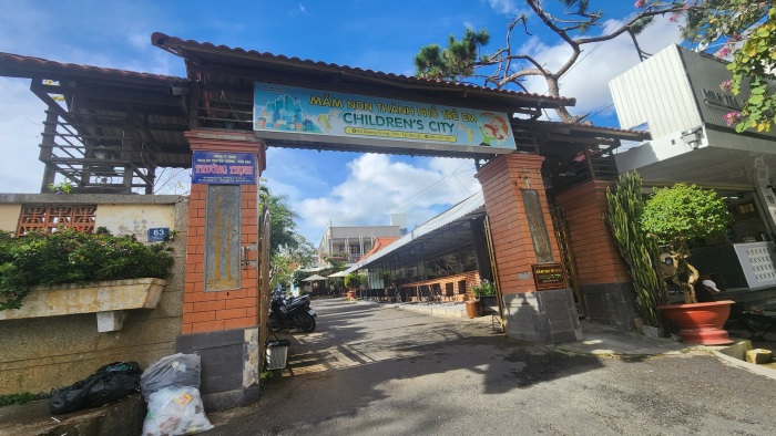 Phụ huynh nháo nhác vì trưởng nhóm trẻ “mất liên lạc” -0