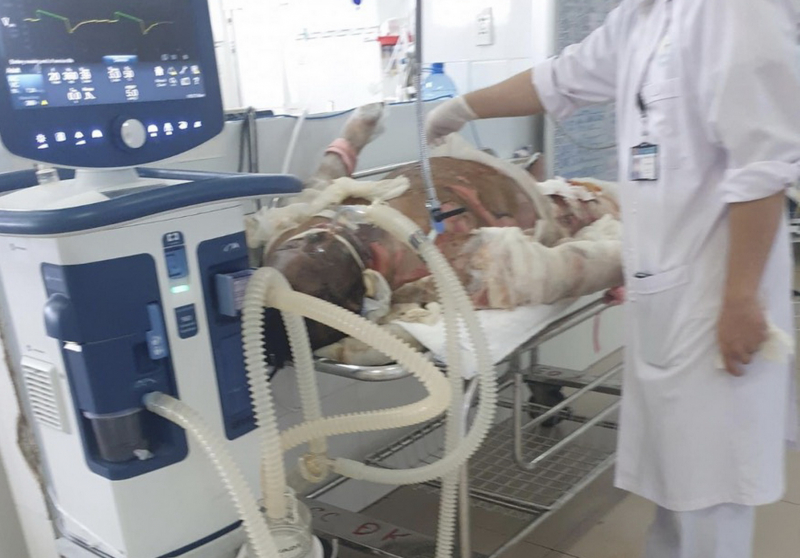 Thêm người thứ ba trong vụ chủ nhà tạt xăng đốt phòng ngủ đã tử vong -0